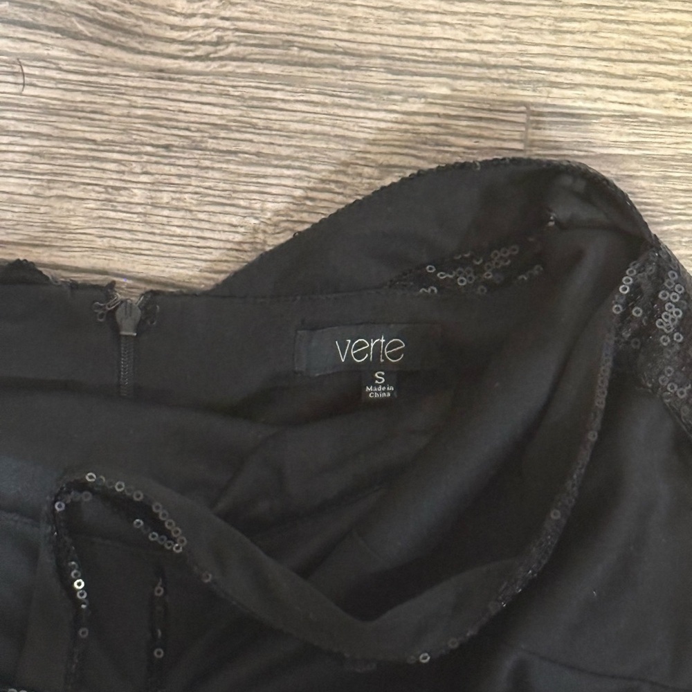 Chic Black Evening Gown - Picture 15 of 15
